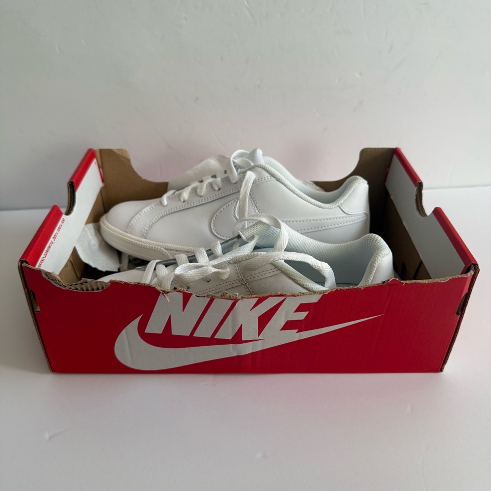 Nike Court Royale White Low-Top Sneakers Women size 6